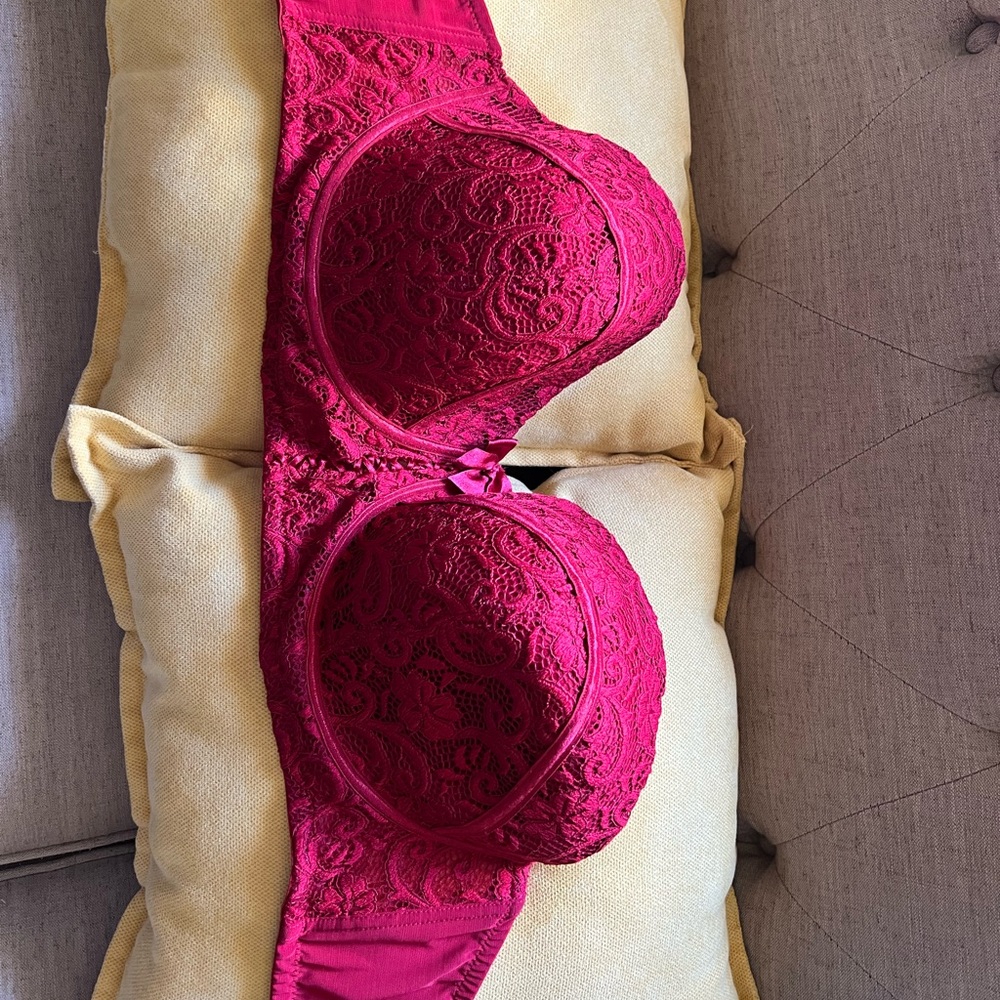 Adore Me Strapless Red Lace UnderWire Bra- 42G. Great Condition.